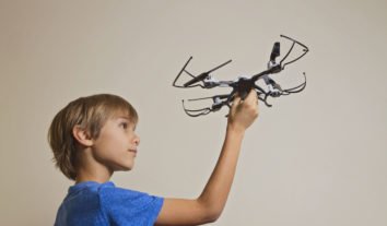 Drones: Curitiba tem escola de pilotagem para crianças