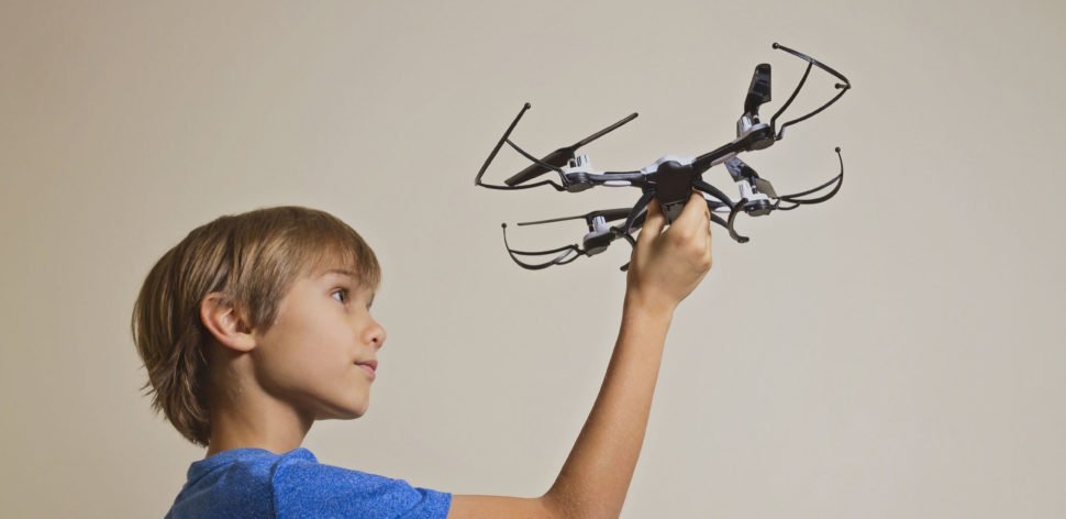 Drones: Curitiba tem escola de pilotagem para crianças