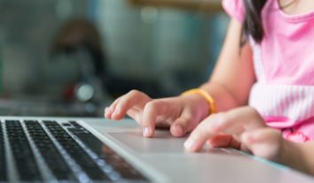 Como manter as crianças seguras na internet?