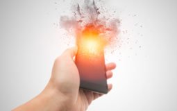 Explosão de bateria do celular: como fazer para evitar acidentes