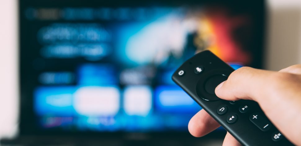 Oi lança gadget que transforma TV normal em Smart TV