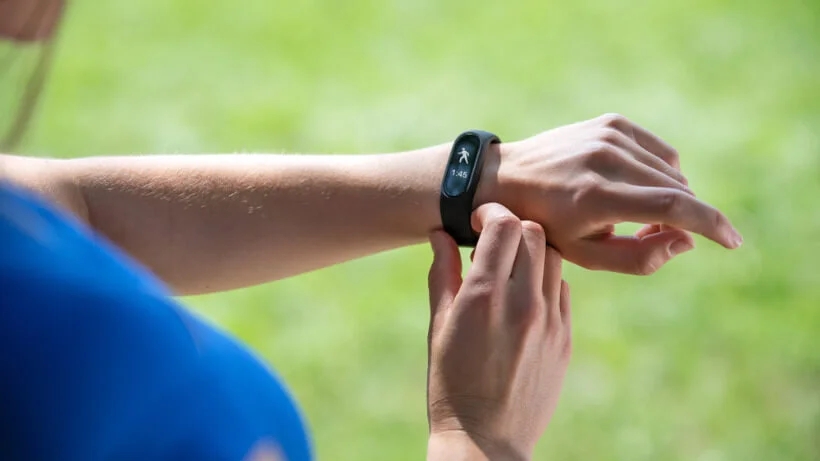 Entenda as diferenças entre smartband e smartwatch