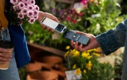 Tap To Pay: serviço transforma iPhone em maquininha de cartão; como funciona?