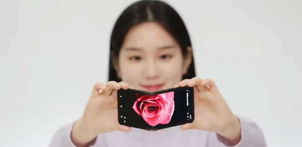 Samsung lança ‘Flex In & Out’, um celular com tela dobrável em 360º