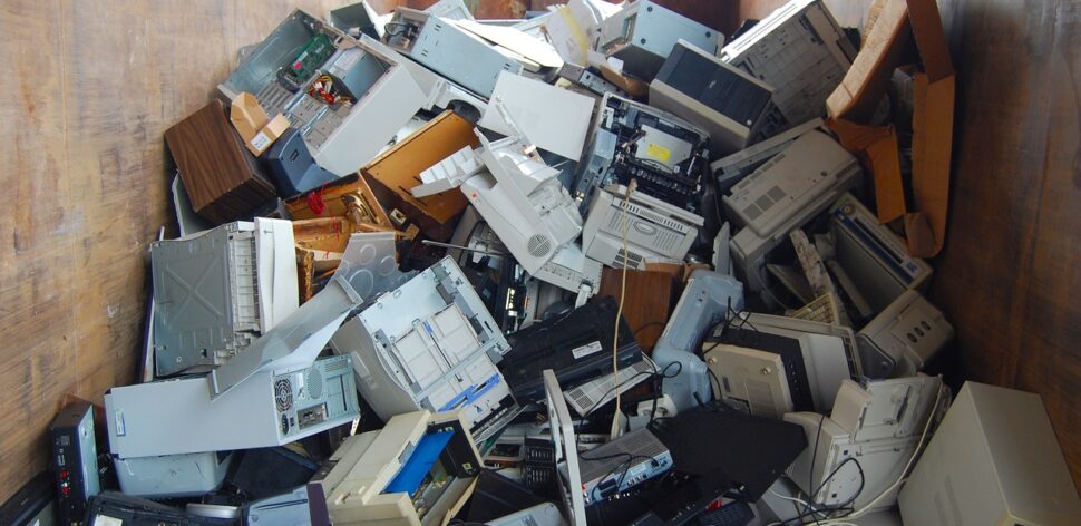 Como lidar com o lixo eletrônico? Veja 4 dicas sustentáveis