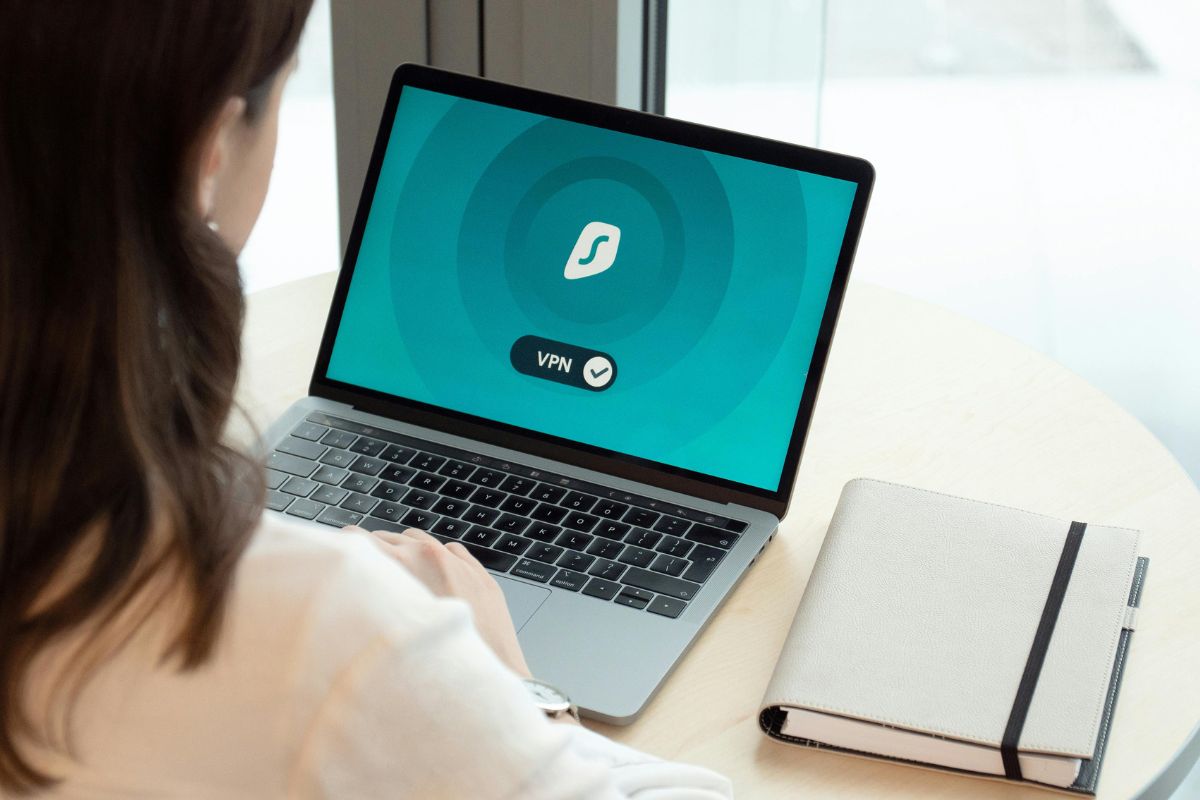 VPN em redes abertas traz privacidade e segurança para quem usa internet pública | Imagem: Pexels