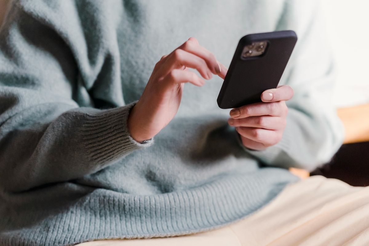Celular conectado a Wi-Fi público pode ser alvo de invasão digital | Imagem: Pexels